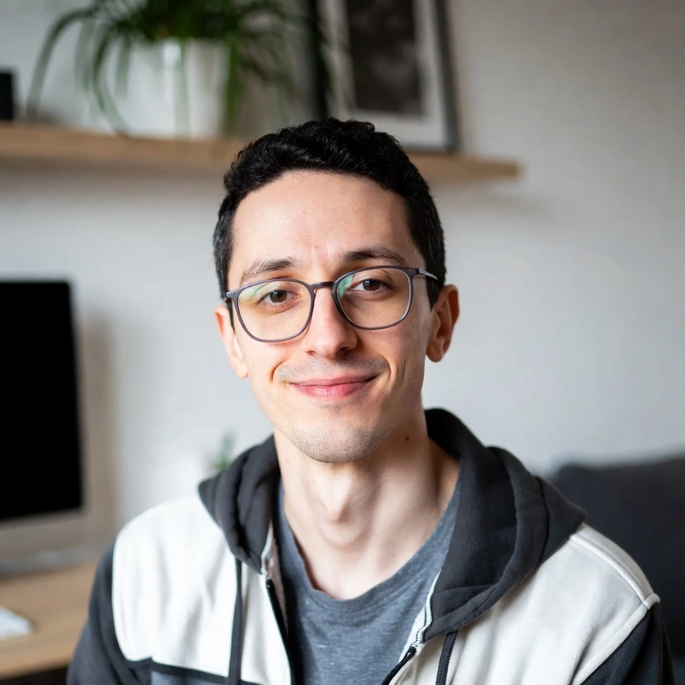 Portrait d'Elias, développeur web freelance utilisant ActiPay